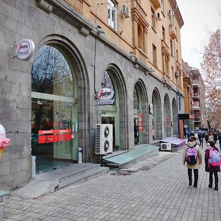 Abovyan 36 Apt & Tour Erevan Esterno foto