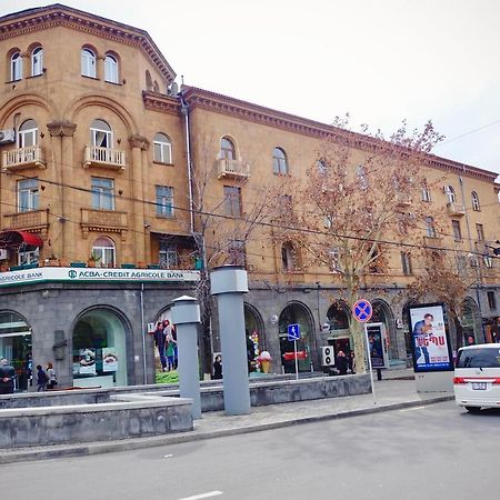 Abovyan 36 Apt & Tour Erevan Esterno foto