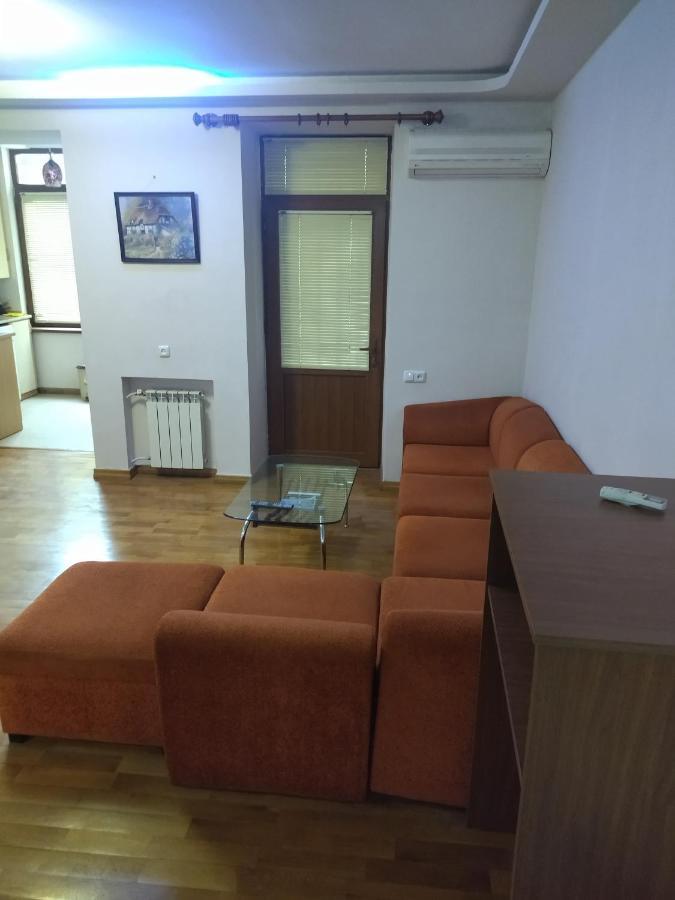 Abovyan 36 Apt & Tour Erevan Esterno foto