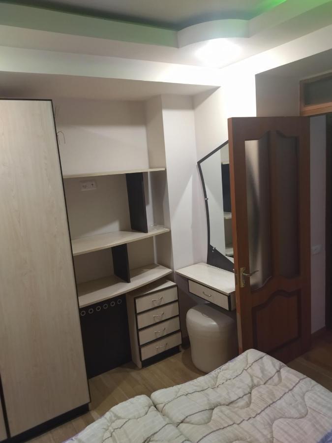 Abovyan 36 Apt & Tour Erevan Esterno foto