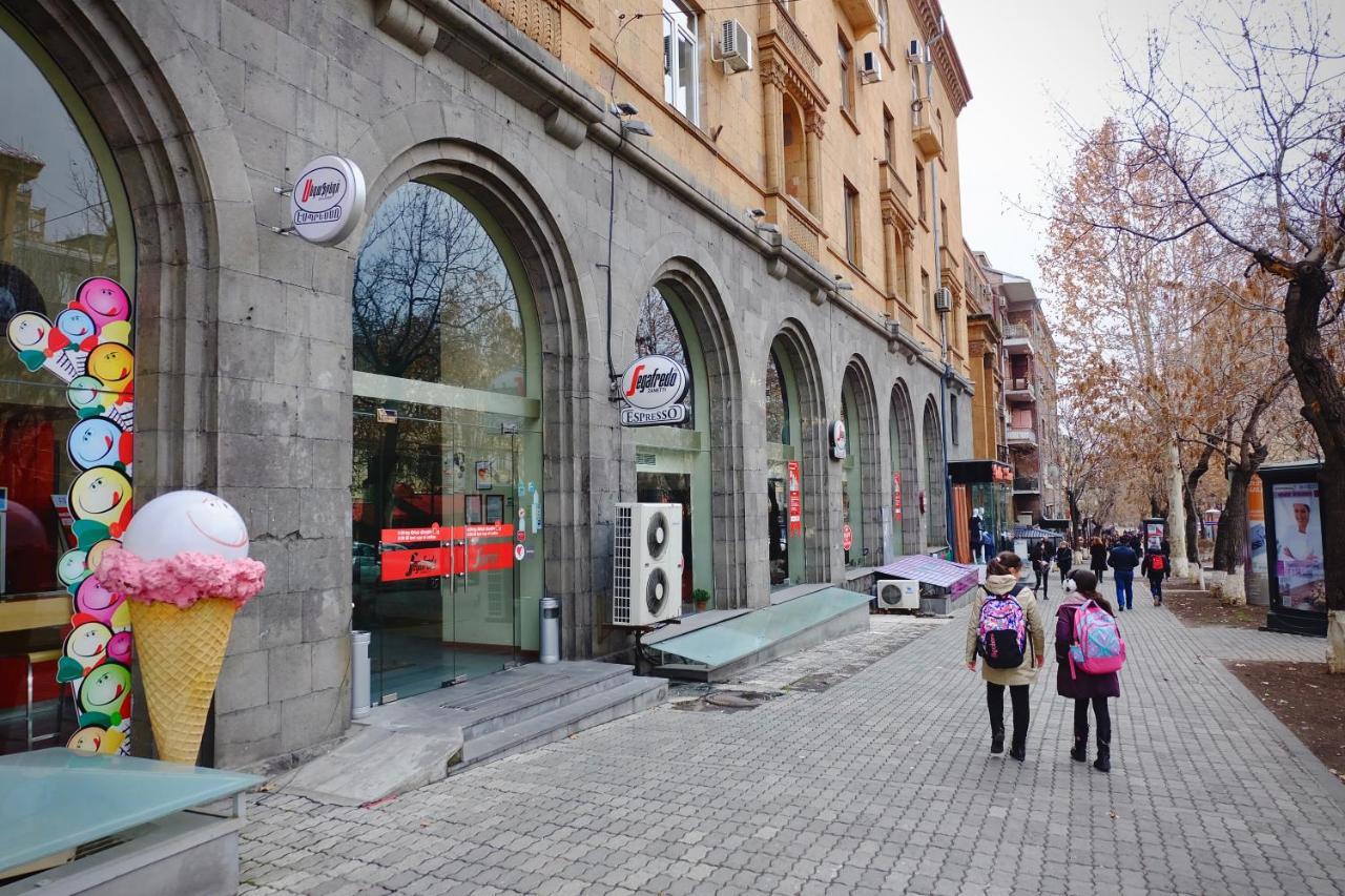 Abovyan 36 Apt & Tour Erevan Esterno foto