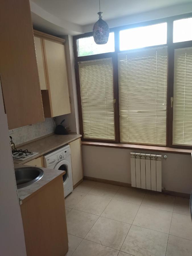 Abovyan 36 Apt & Tour Erevan Esterno foto