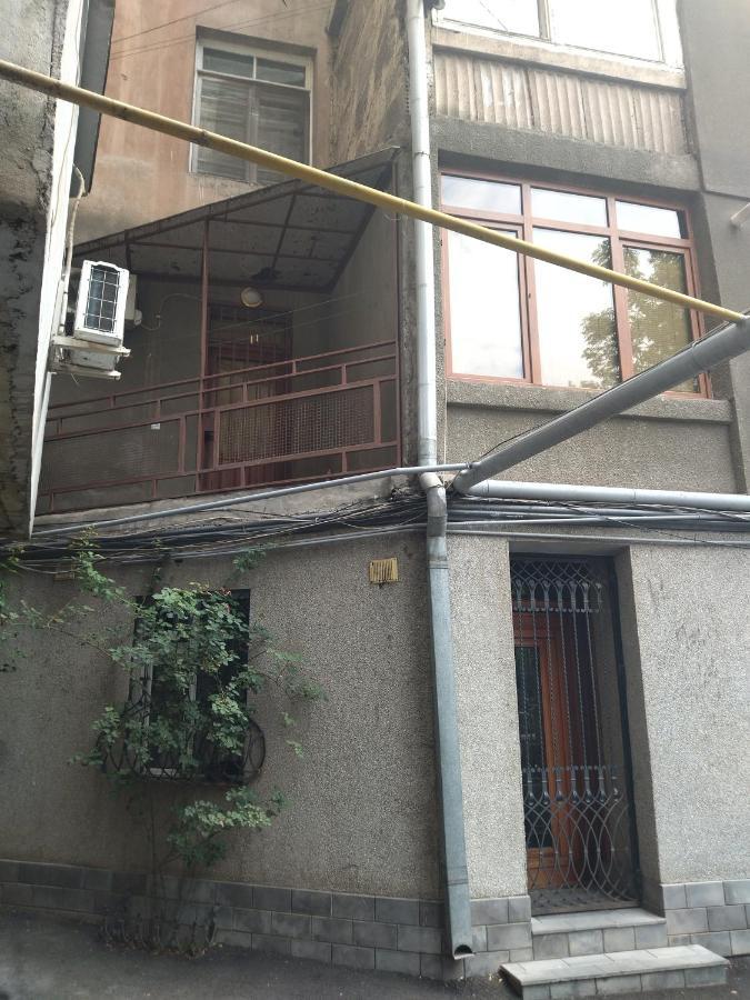 Abovyan 36 Apt & Tour Erevan Esterno foto